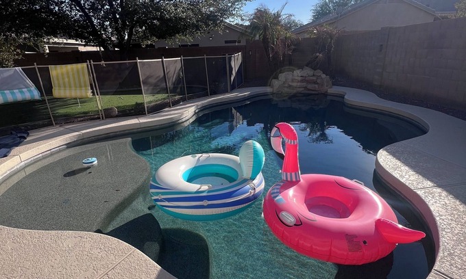 Corte Sierra Maison | Charming 3-bedroom house in beautiful Avondale with Pool & Mini Putt!