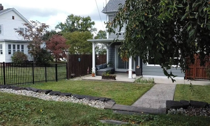 Brewster Maison | Charming 3-bedroom house with AC, fitness equipment, WiFi in brilliant Brewster