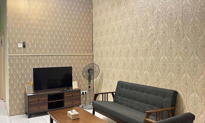 Banting Maison | Charming 3-bedroom house with WiFi, AC in nice Banting