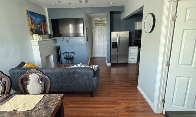 Governmental Mall Maison | Charming 3-bedroom house in pleasant Phoenix with AC, WiFi