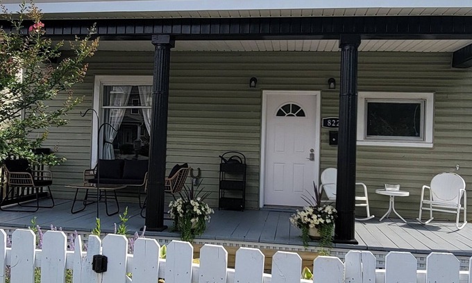 Roanoke Maison | Charming 3-bedroom house in Roanoke with fitness area, lots of space. Sleeps 6