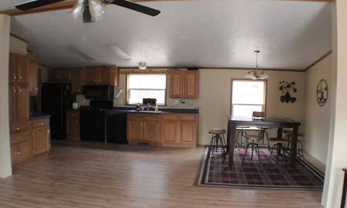 Waynoka Maison | Charming 3-bedroom house with AC, in serene Waynoka
