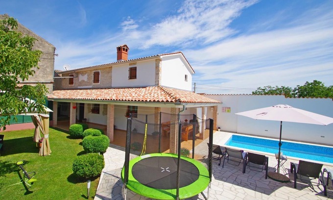 Sajini Maison | Charming 3-bedroom house with private pool and beautiful garden