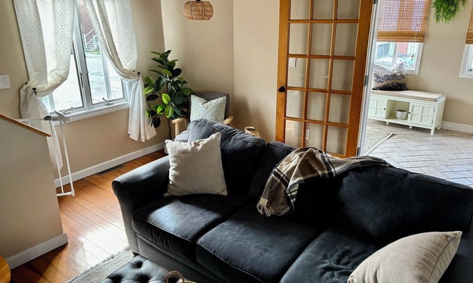 Kenberma Maison | Charming 3-bedroom house near the beach in Hull