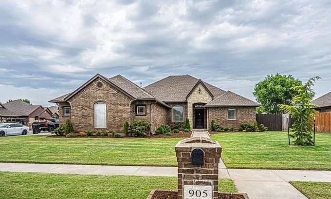 Moore Maison | Charming 3-bedroom house near Norman!