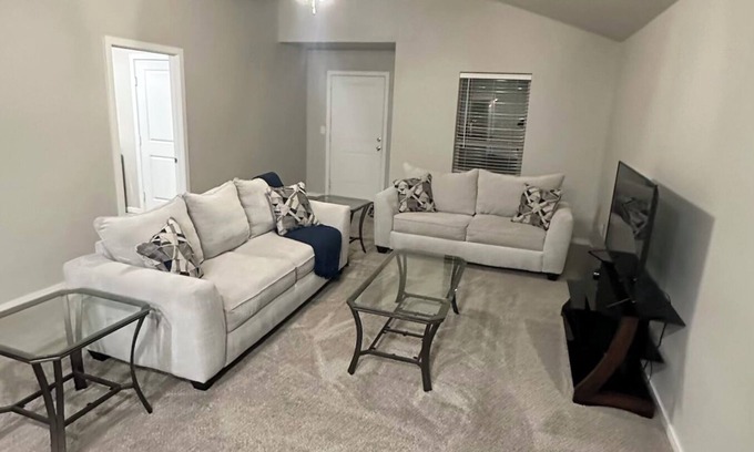 Odessa Maison | Charming 3-bedroom house in delightful Odessa with AC