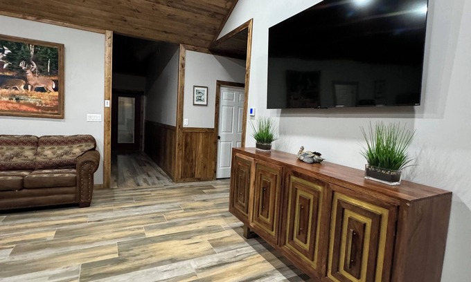 Sardis Maison | Charming 3-bedroom house with WiFi, AC in nice Sardis