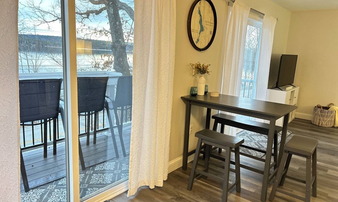 Winnisquam Maison | Charming 3-bedroom house on Winnisquam Lake,