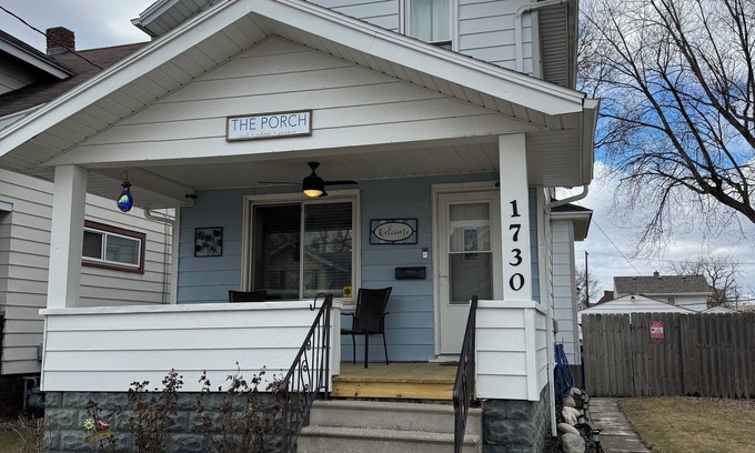Toledo Maison | Charming 3-bedroom house next to Hollywood Casino! 1 minute from Interstate 75