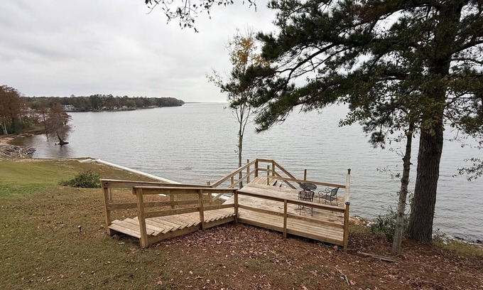 Eutawville Maison | Charming 3-bedroom house in Vance with WiFi and beautiful lake view