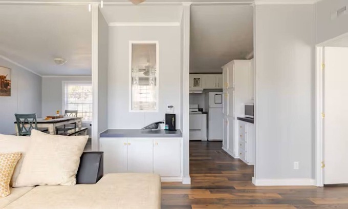 Wheatland Maison | Charming 3-bedroom house with WiFi and AC in wonderful Yukon
