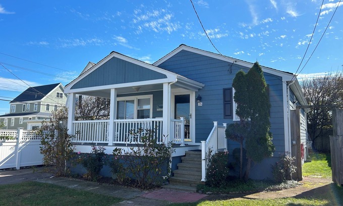Allerton Maison | Charming 3-bedroom house with ocean views, WiFi, AC in delightful Hull