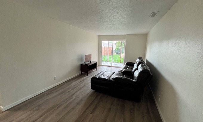 Coralville Maison | Charming 3-bedroom townhome in Coralville with WiFi