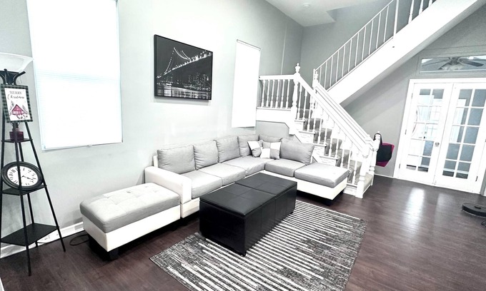 Glenwood Maison | Charming 3-bedroom townhome with WiFi, AC in Glenwood