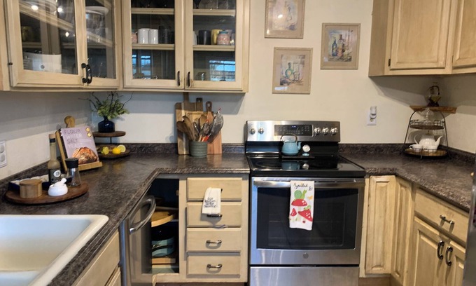 Crystal City Maison | Charming 3-bedroom house with WiFi and AC in Crystal City, TX