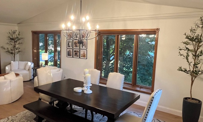 Lake Crystal Maison | Charming 3-bedroom house in serene Lake Crystal with Chef's kitchen