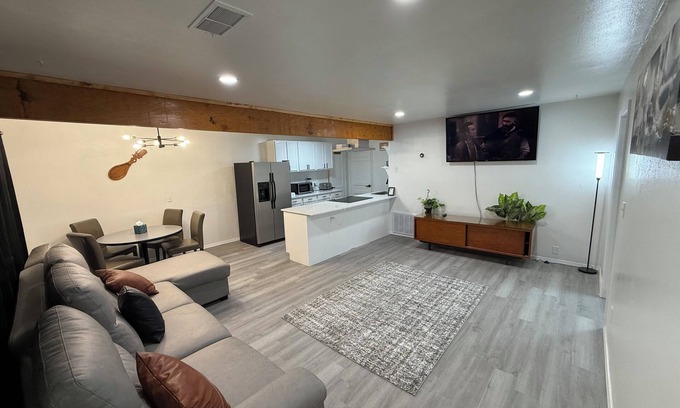 Midwest City Maison | Charming 3-bedroom with WiFi and AC in Midwest City