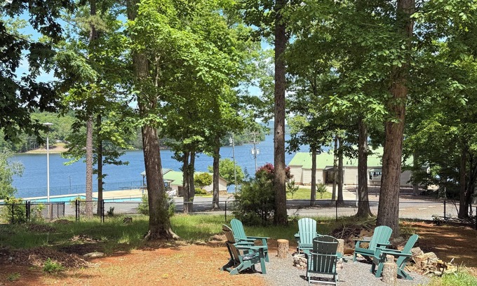 Troy Maison | Charming 3-bedroom house in tranquil Mount Gilead with lake views