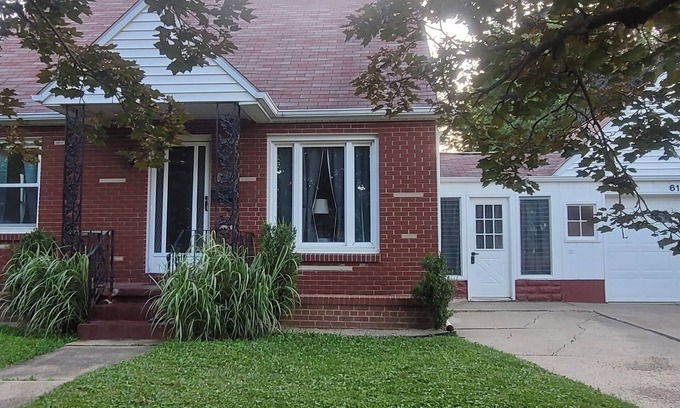 Newton Falls Maison | Charming 3-bedroom house in Newton Falls with WiFi and AC