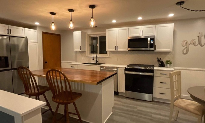 Orchard Park Maison | Charming 3-bedroom house in delightful Orchard Park with WiFi, AC