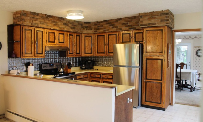 Skaneateles Autre | Charming 3-bedroom farmhouse with large backyard, cabin and scenic pond.