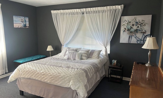 Spring Hill Maison | Charming 3-bedroom house with lake views in serene Spring Hill
