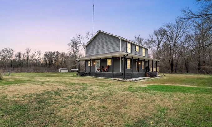 Wills Point Maison | Charming 3-bedroom country house in lovely Wills Point with WiFi, AC
