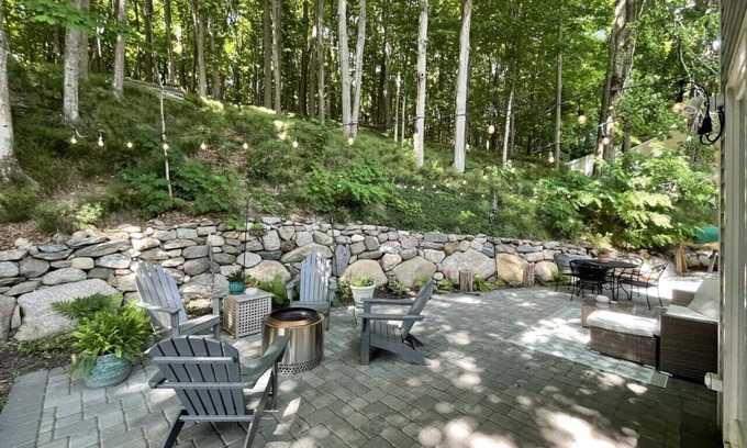 Amesbury Maison | Charming 3 bedroom with magical patio