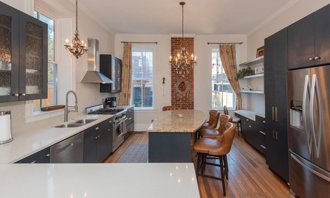 Lafayette Square Maison | Charming 3 BR historic home walking distance from Lafayette Park