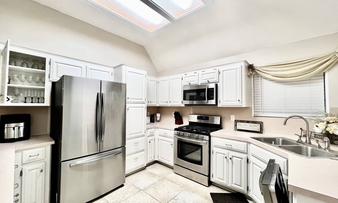 Pasadena Maison | Charming 3-BR Home in Pasadena near highways, industry, shopping