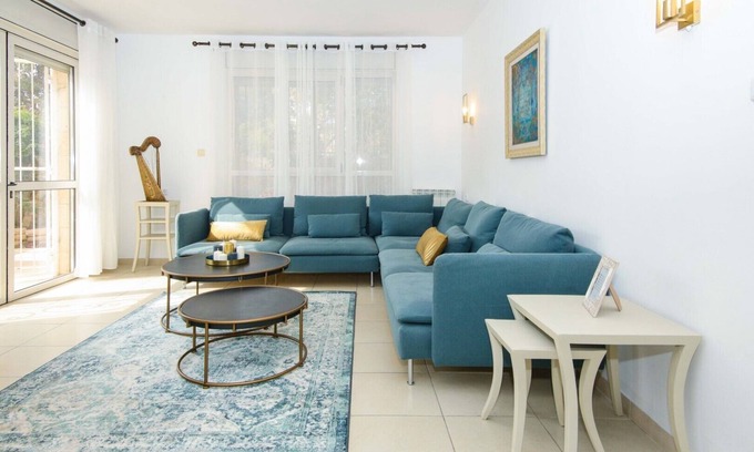 Jerusalem Appartement | Charming 3 BR in Baka w/ garden