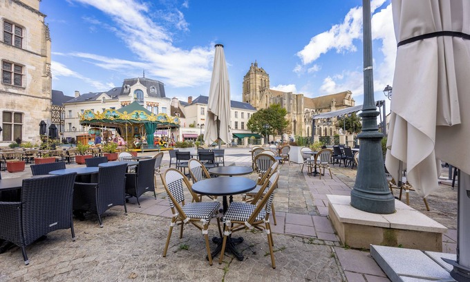 Dreux Maison | Charming 3-star hotel in the heart of the city but in a quiet location!