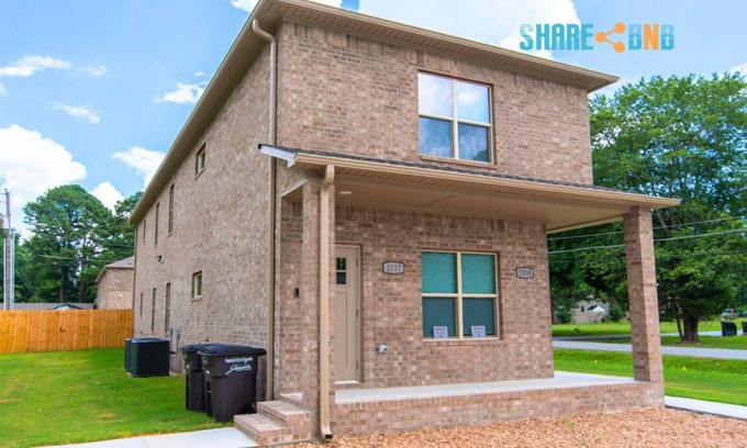 Jacksonville Maison | Charming 3BR Family Stay | Fenced Yard & Streaming TV