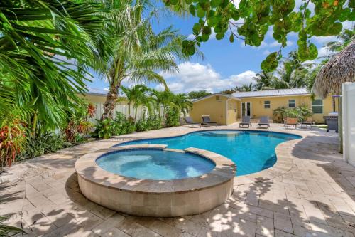 Lake Ridge Maison | Charming 3BR Home Pool and Hot Tub FTL Gateaway