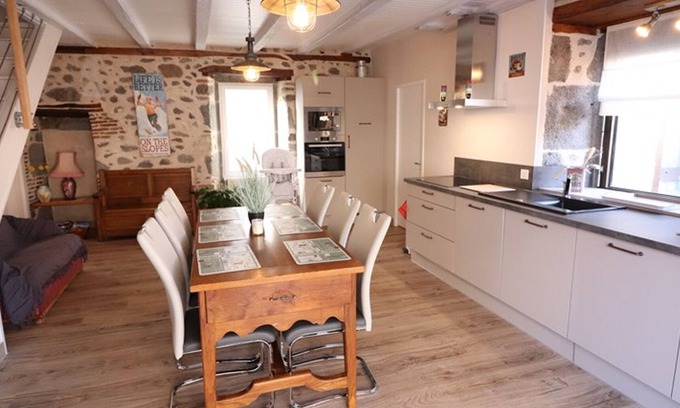 Jussac Cottage | Charmante Maison Rénovée à Jussac - 5 pers, 3 ch, Terrasse, Cheminée, WiFi, Volcans d'Auvergne Proches