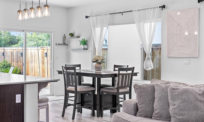Greenacres Maison | Charming 3BR in Shafter with Backyard & Garage