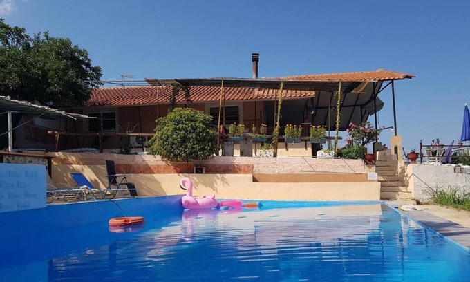 Tempi Maison | Charming 4-Bed House in Pyrgetos