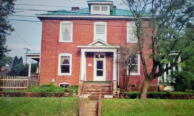 Belmont Maison | Charming 4-bedroom house in historic downtown Charlottesville with WiFi, AC