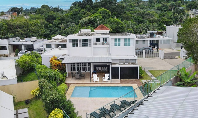 Tortugo Maison | Charming 4-bedroom Estate with In-ground pool WiFi in San Juan