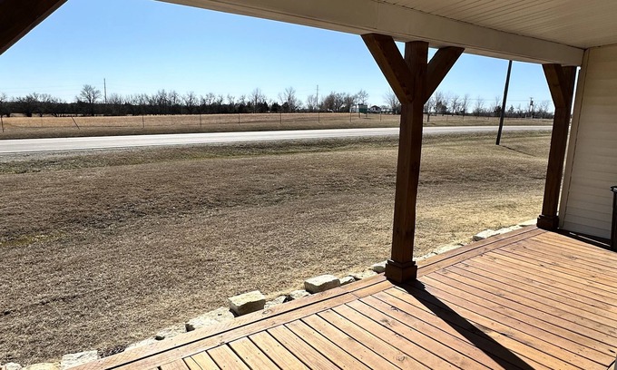 Holton Autre | Charming 4-bedroom farmhouse with AC, WiFi near lovely Holton. Beautiful view