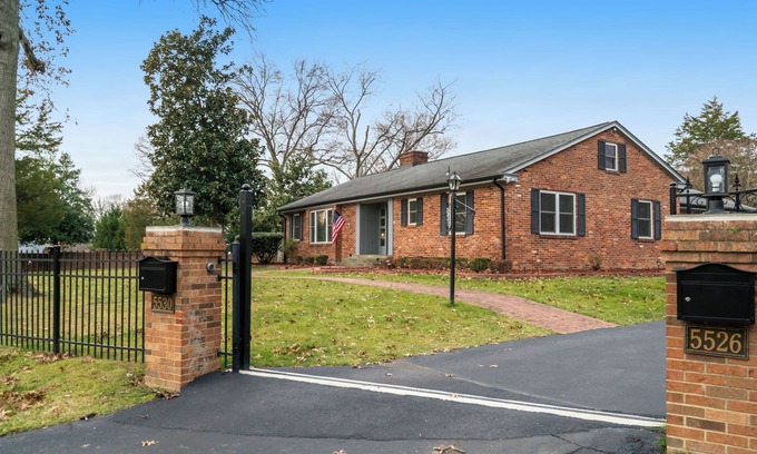 Alexandria West Maison | Charming 4-bedroom house with WiFi and AC in enjoyable Alexandria