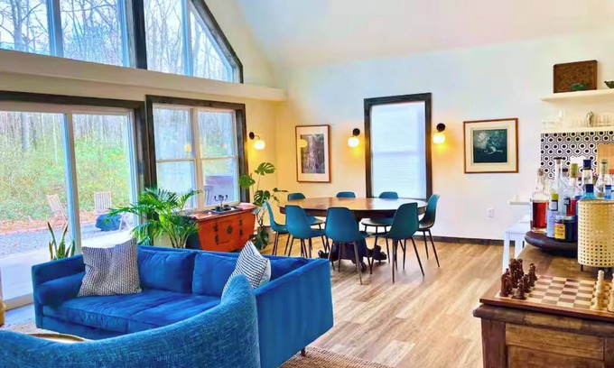Jim Thorpe Maison | Charming 4-bedroom house with Hot Tub - Playset - Firepit - Lake beach