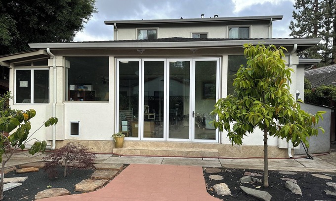 The Willows Maison | Charming 4-bedroom house in pleasant Menlo Park with WiFi, AC