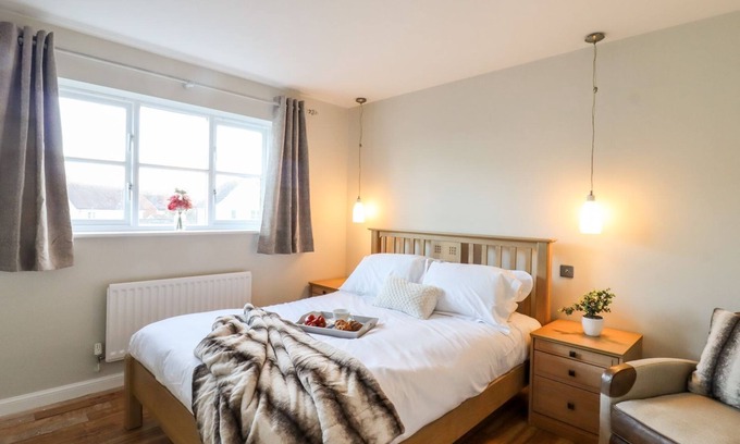 Tiptree Maison | Charming 4 bedroom home with hottub, parking, WIFI