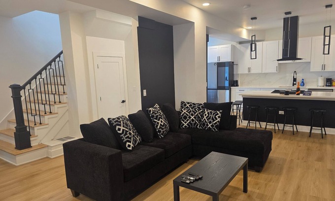 Chatham Maison | Charming 4-bedroom house with WiFi, AC in superb Chicago Chatham