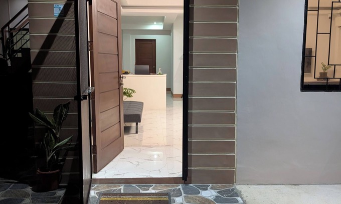 Kalibo Maison | Charming 4-bedroom house with AC and WiFi with power generator during brown outs