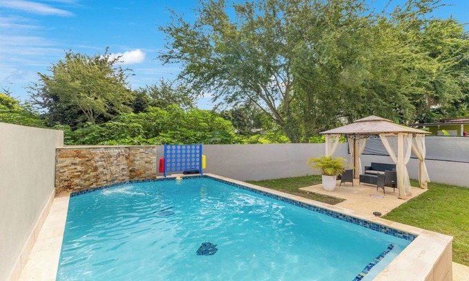 Tierras Nuevas Saliente Maison | Charming 4-bedroom house with AC, WiFi in lovely Manati