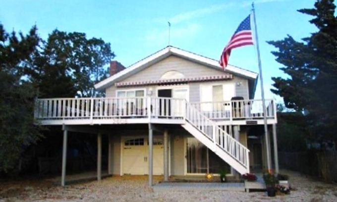 Beach Haven Maison | Charming 4-bedroom house in Barnegat Light with beautiful views of the Bay