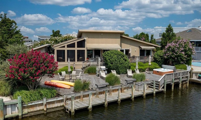 Loveladies Maison | Charming 4-bedroom waterfront house Quiet Beach Haven Loveladies