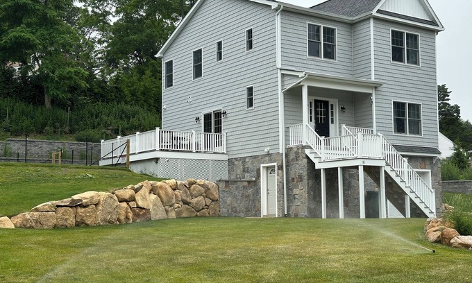 Shinnecock Hills Maison | Charming 4-bedroom beach house, new construction, high end appliances.